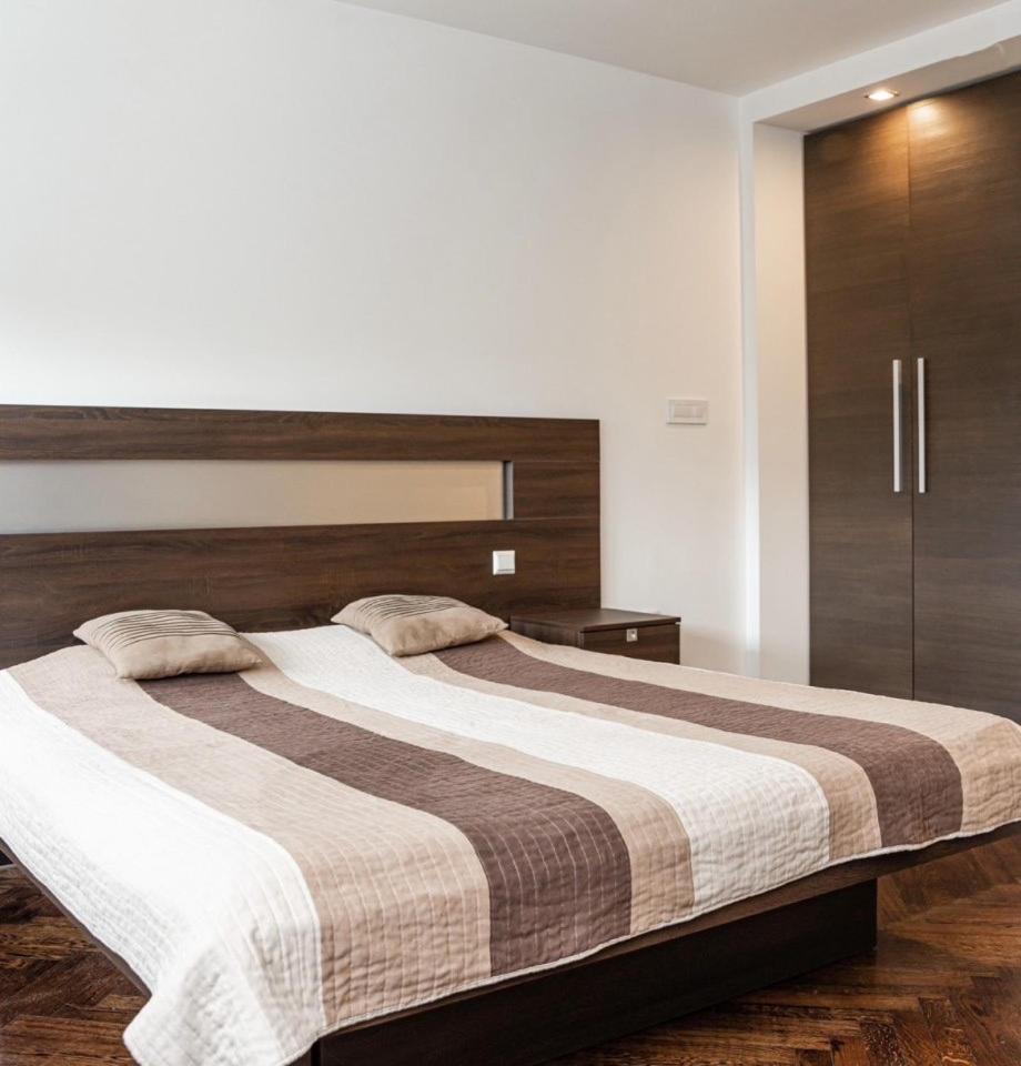 Apartment 1 *