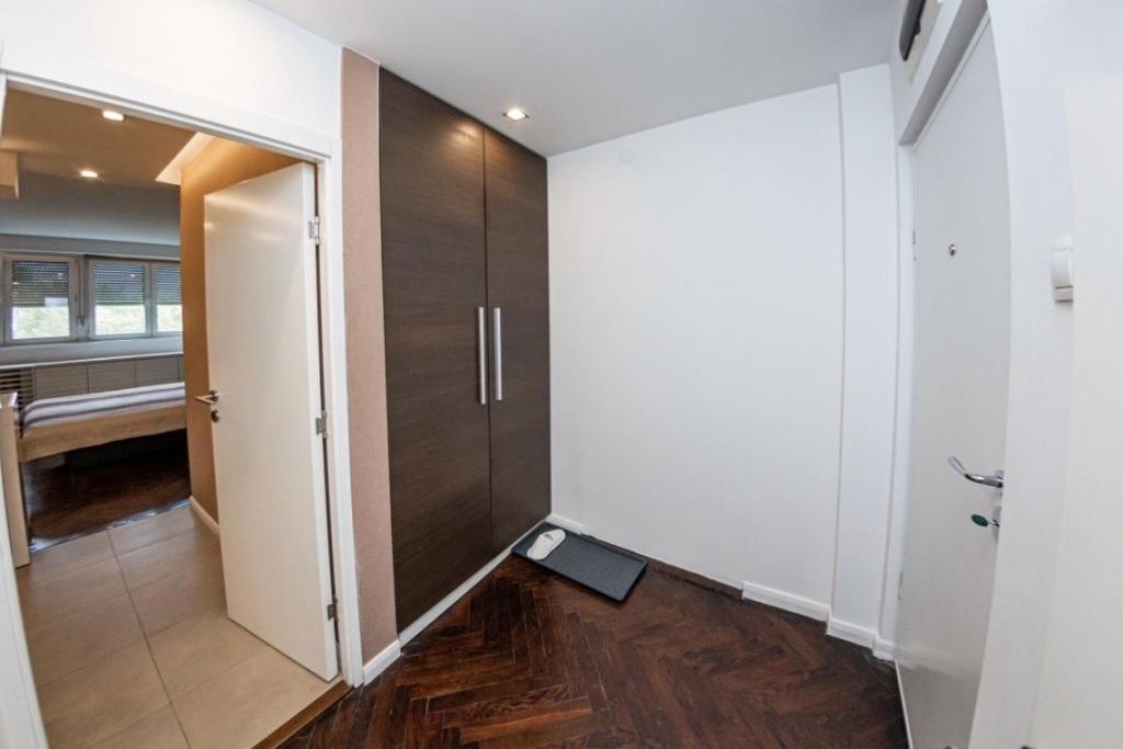 1 Apartment